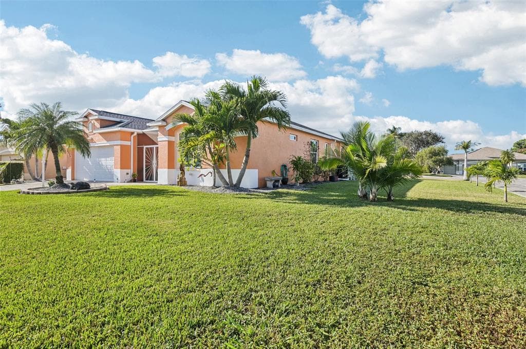 6236 WEYMOUTH DRIVE - Interior/Exterior Photo 2 - SARASOTA, FL