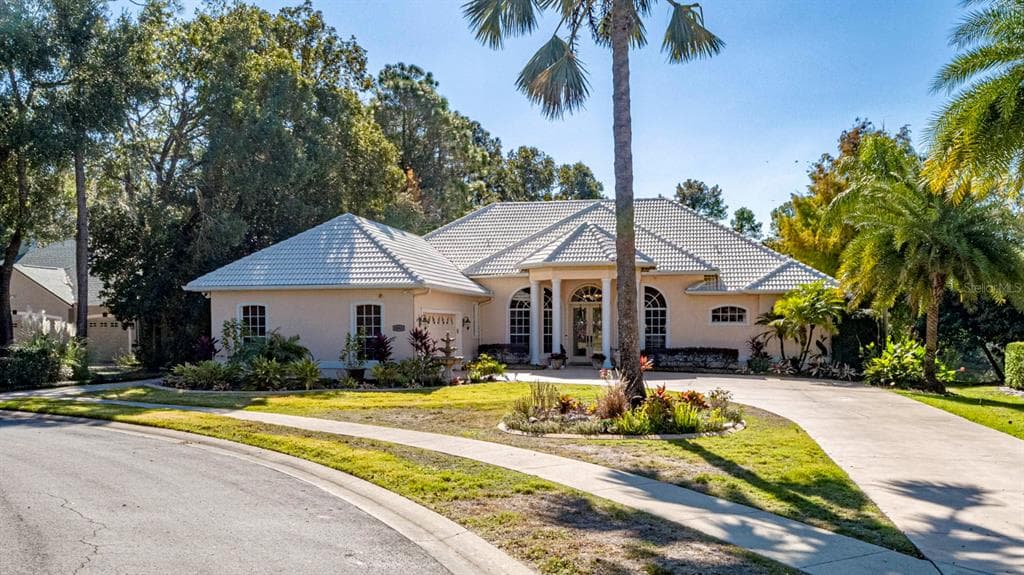 5061 GREENBRIAR TRAIL - 4bd/3ba - $849,000 - MOUNT DORA, FL