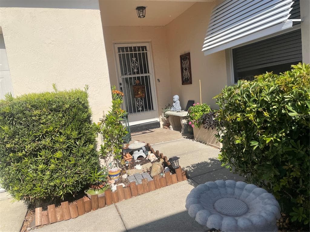 1025 AVALON AVENUE - 2bd/2ba - $330,000 - LADY LAKE, FL