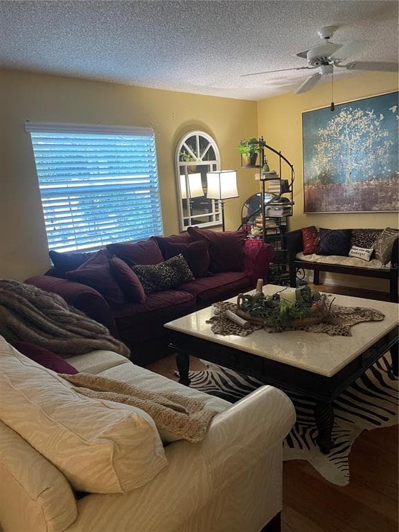 1025 AVALON AVENUE - Interior/Exterior Photo 5 - LADY LAKE, FL