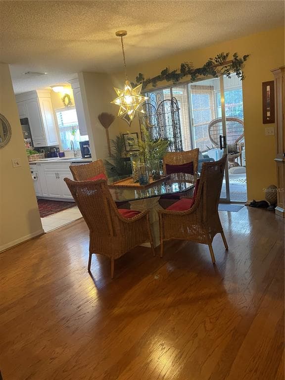 1025 AVALON AVENUE - Interior/Exterior Photo 4 - LADY LAKE, FL