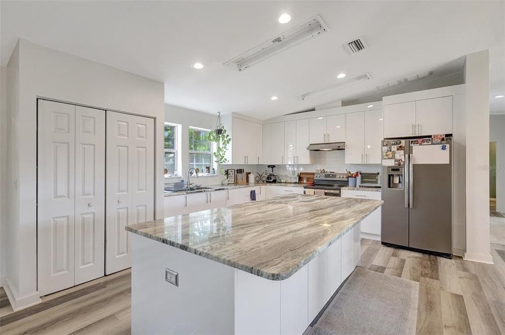 2425 21ST STREET UNIT B - Interior/Exterior Photo 2 - SARASOTA, FL