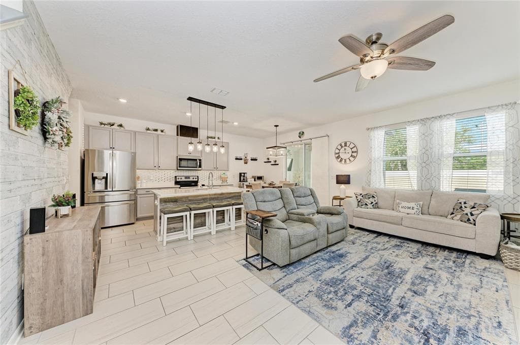 11637 WOODLEAF DRIVE - Interior/Exterior Photo 4 - LAKEWOOD RANCH, FL