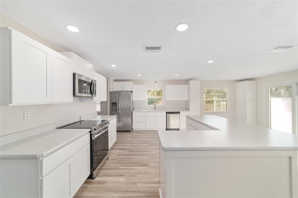 1112 SE 44TH AVENUE - Interior/Exterior Photo 3 - OCALA, FL