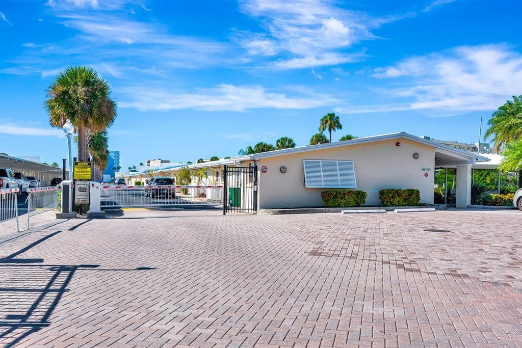 5830 MIDNIGHT PASS ROAD UNIT 61 - Interior/Exterior Photo 3 - SARASOTA, FL