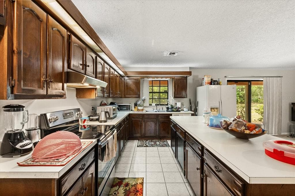 3905 SE 7TH ST - Interior/Exterior Photo 5 - OCALA, FL