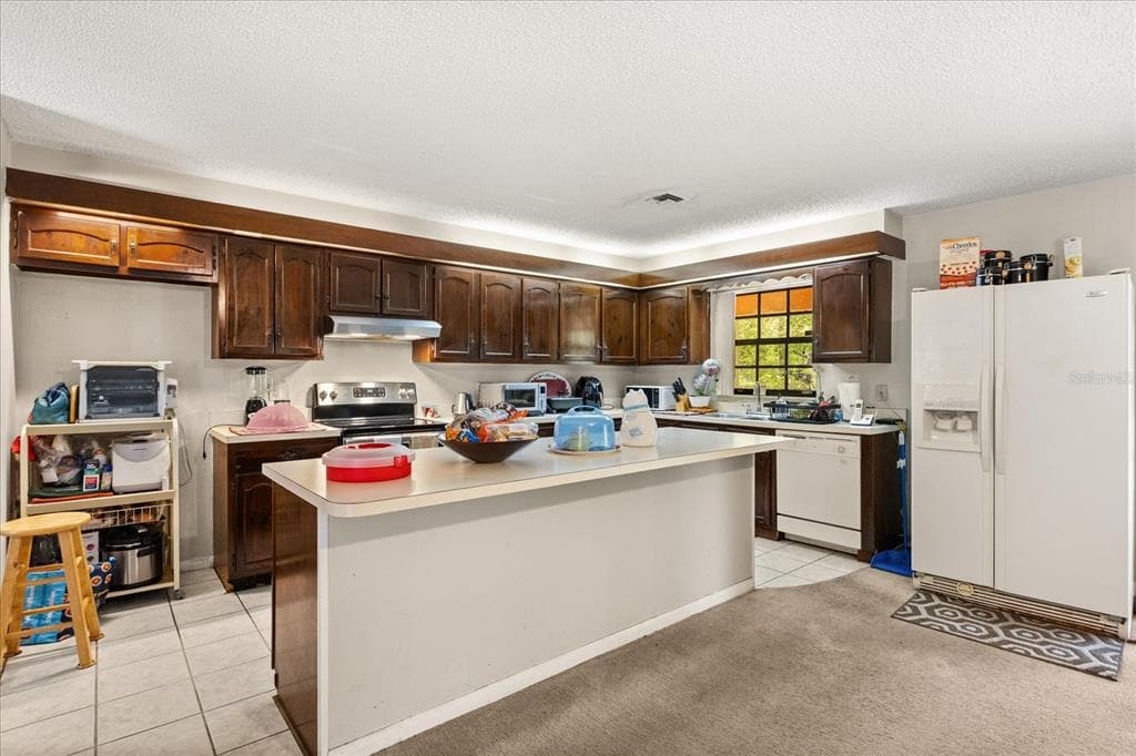 3905 SE 7TH ST - Interior/Exterior Photo 4 - OCALA, FL