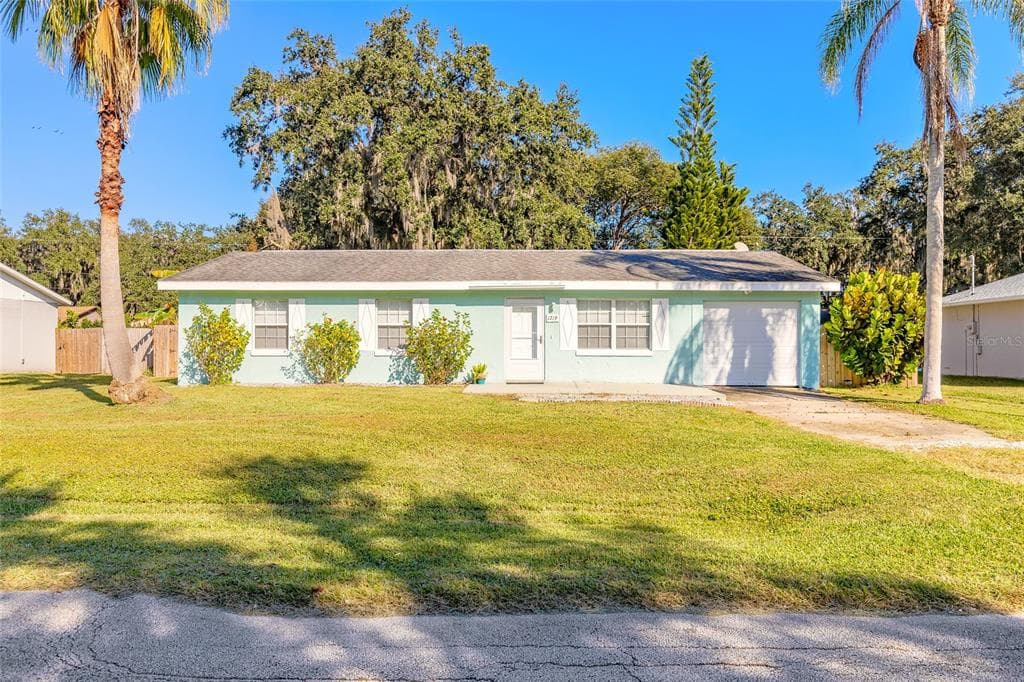 1719 UMBRELLA TREE DRIVE - EDGEWATER, FL - 3bd/2ba - $230,000