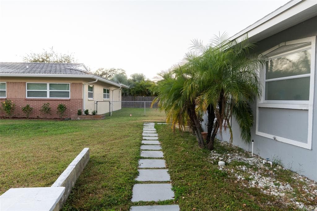 4710 SHALE PLACE - Interior/Exterior Photo 4 - TAMPA, FL