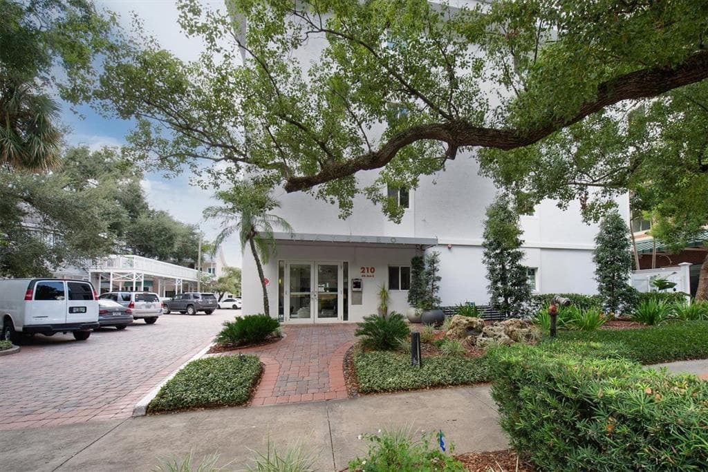 210 5TH AVENUE S UNIT 402 - Interior/Exterior Photo 2 - ST PETERSBURG, FL