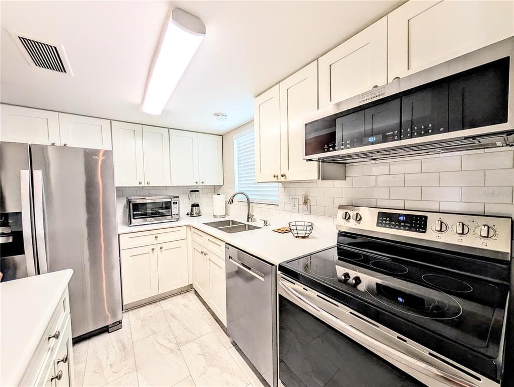 1581 LEISURE DRIVE UNIT M7 - Interior/Exterior Photo 3 - BRADENTON, FL