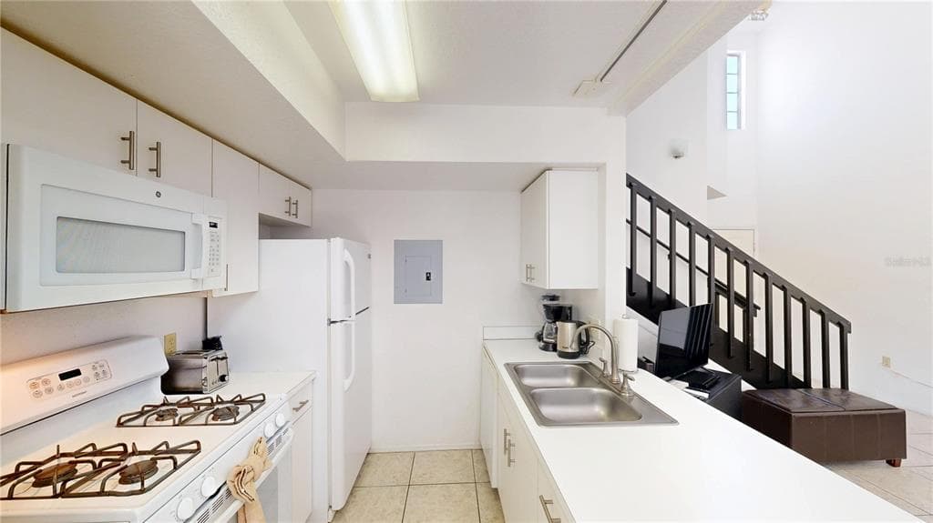 8708 PAPAYA DRIVE - Interior/Exterior Photo 5 - KISSIMMEE, FL