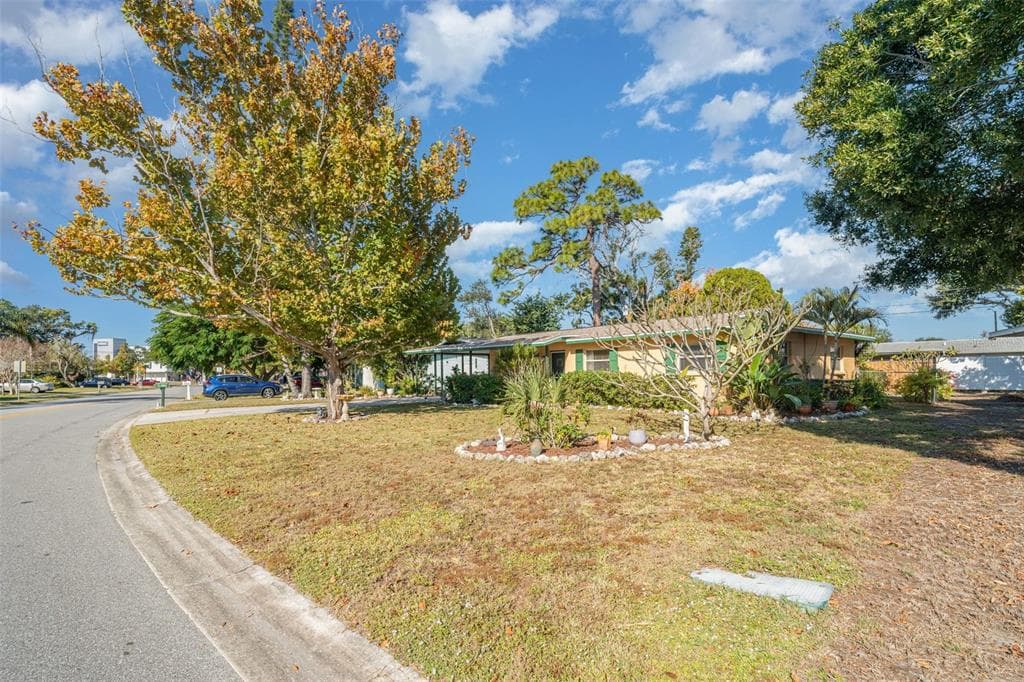 4652 MACEACHEN BOULEVARD - Interior/Exterior Photo 3 - SARASOTA, FL