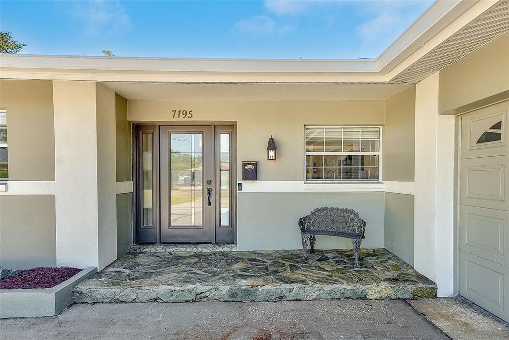 7195 AUGUSTA BOULEVARD - Interior/Exterior Photo 3 - SEMINOLE, FL