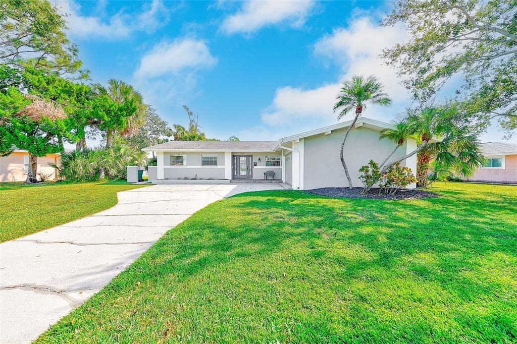 7195 AUGUSTA BOULEVARD - SEMINOLE, FL - 3bd/2ba - $574,900