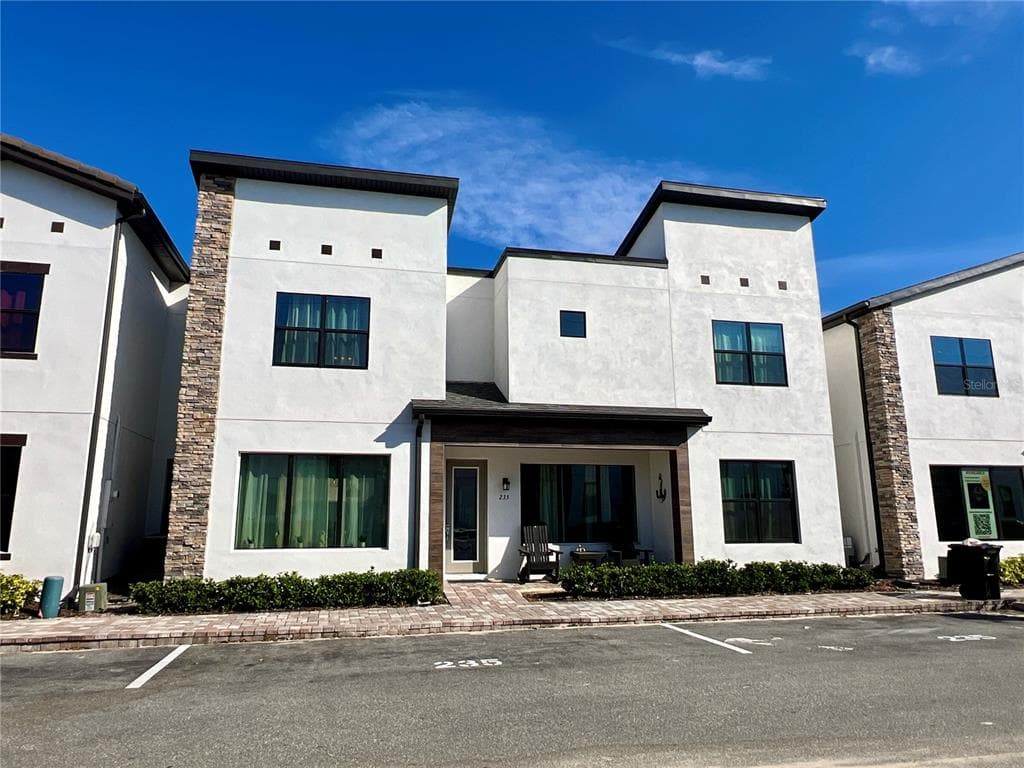 235 VILLA DOMANI CIRCLE