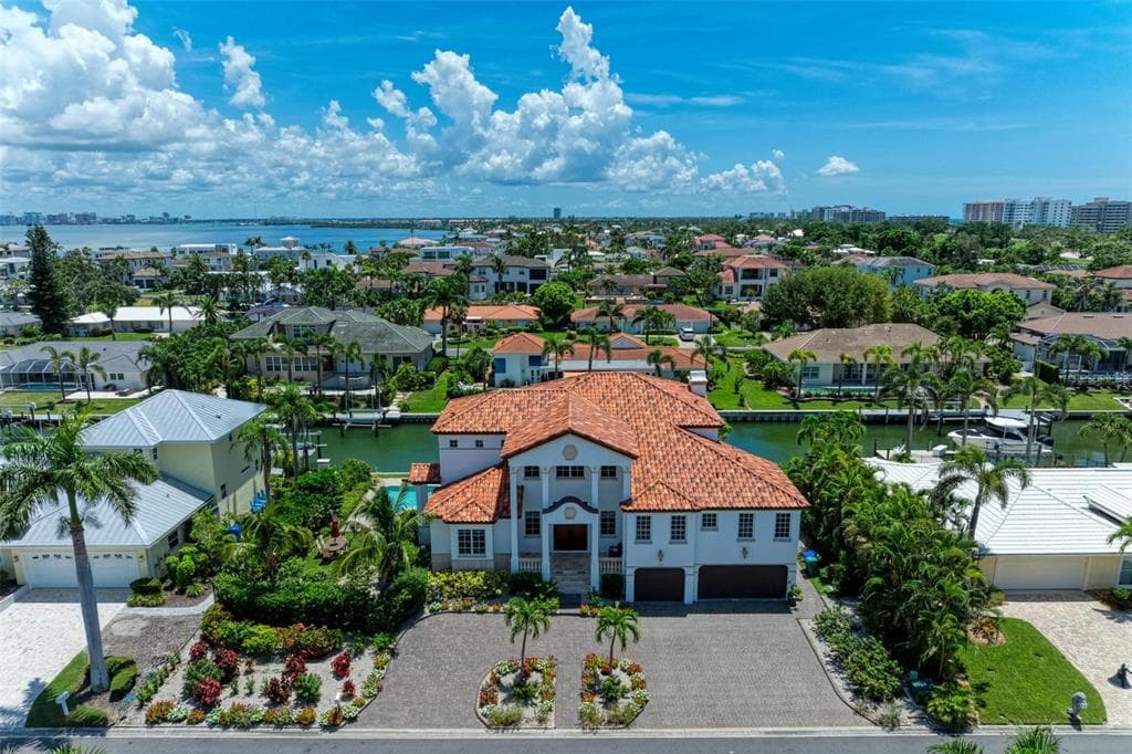 550 YARDARM LANE - 5bd/6ba - $3,995,000 - LONGBOAT KEY, FL