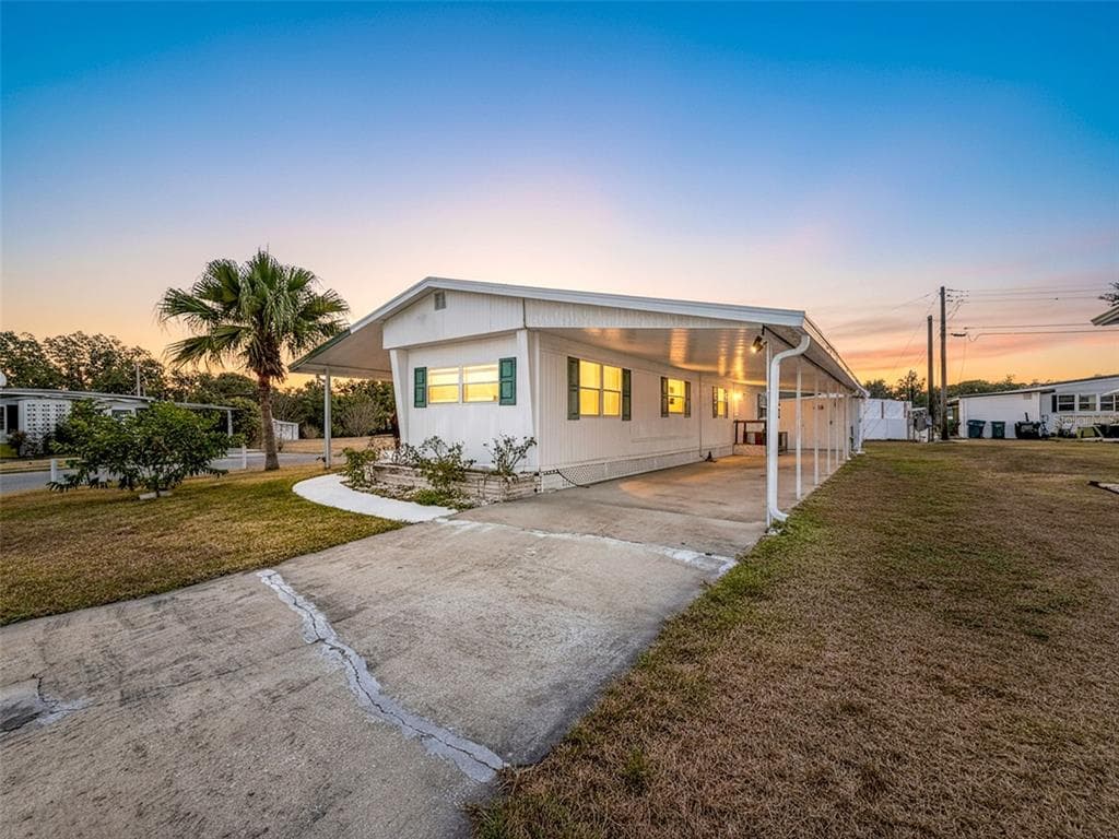 1823 BLUE LAKE DRIVE - 2bd/2ba - $56,000 - LAKELAND, FL