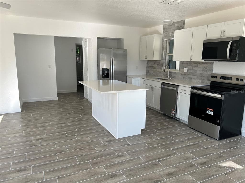 1006 26TH STREET W - Interior/Exterior Photo 4 - BRADENTON, FL