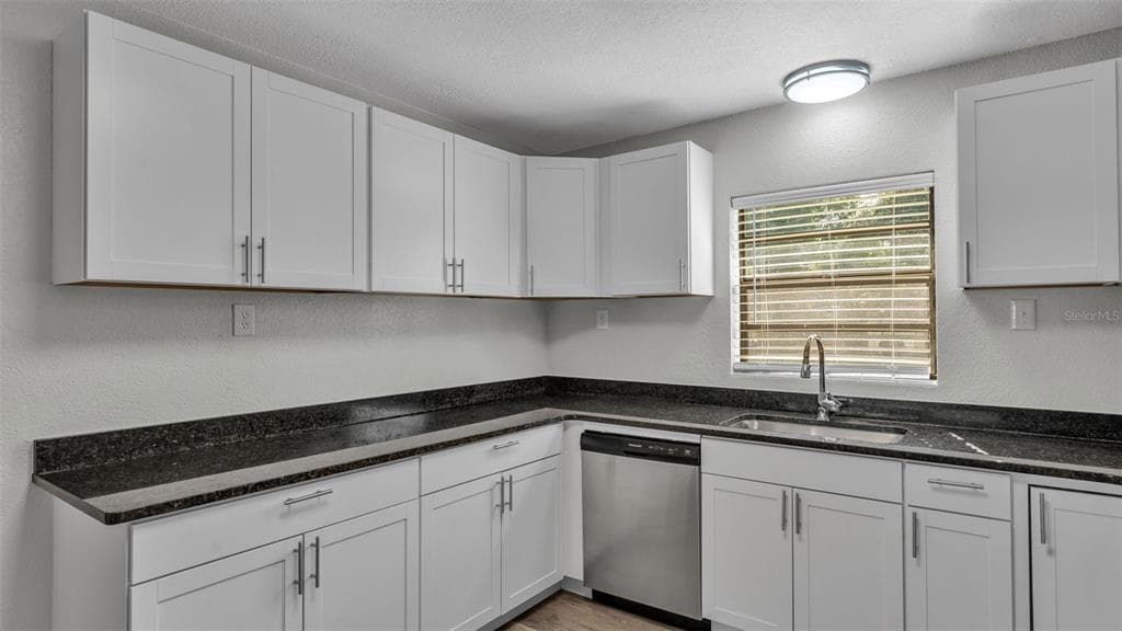 202 PETTEWAY DRIVE - Interior/Exterior Photo 5 - LAKELAND, FL