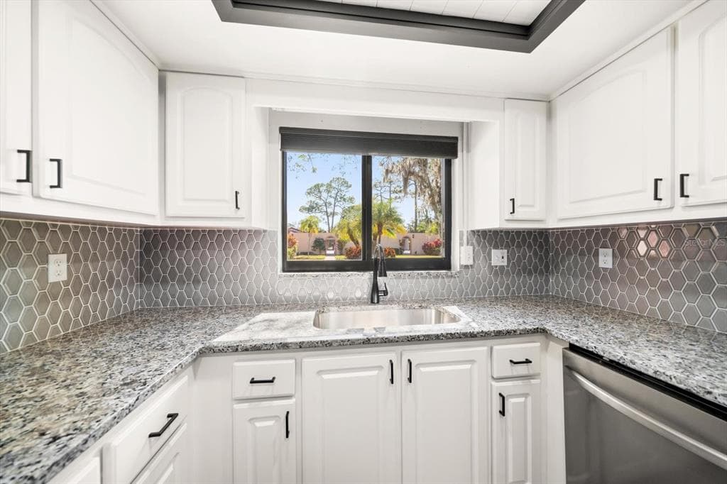 9747 86TH AVENUE - Interior/Exterior Photo 5 - SEMINOLE, FL