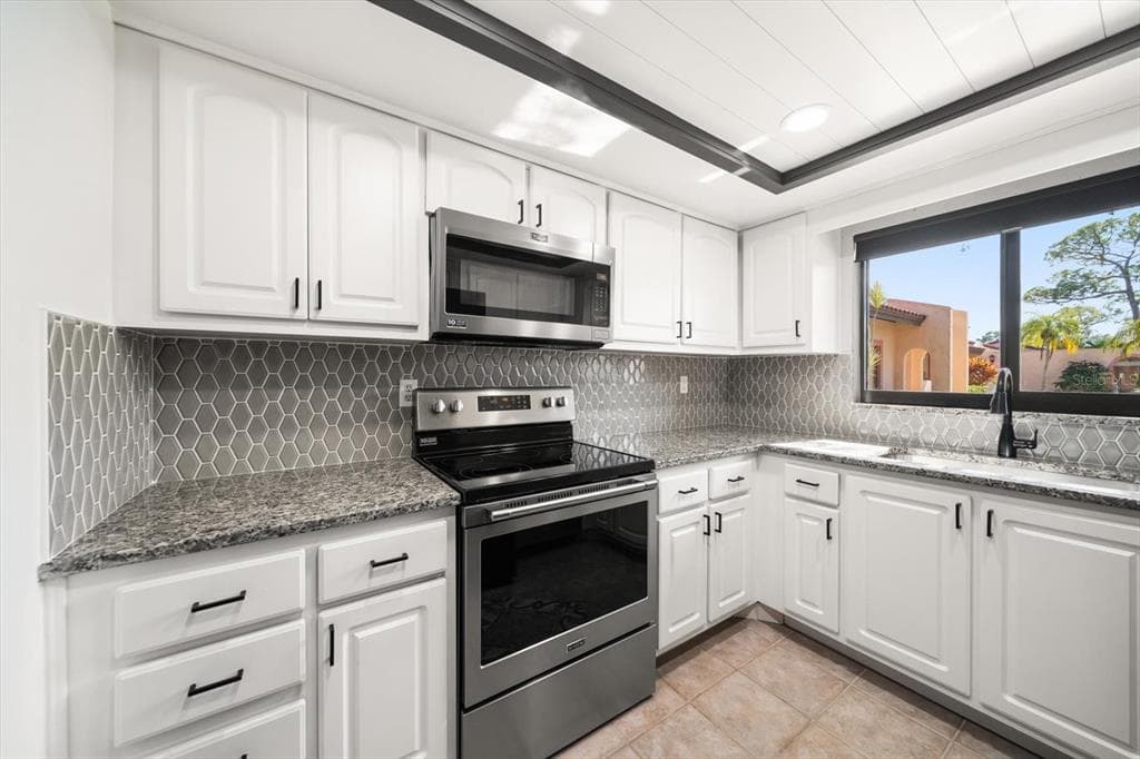 9747 86TH AVENUE - Interior/Exterior Photo 4 - SEMINOLE, FL