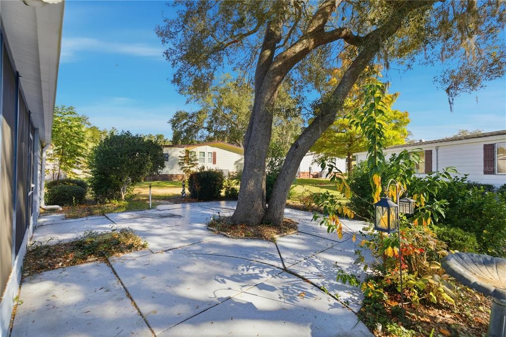 725 CAMELIA COURT - Interior/Exterior Photo 2 - LADY LAKE, FL