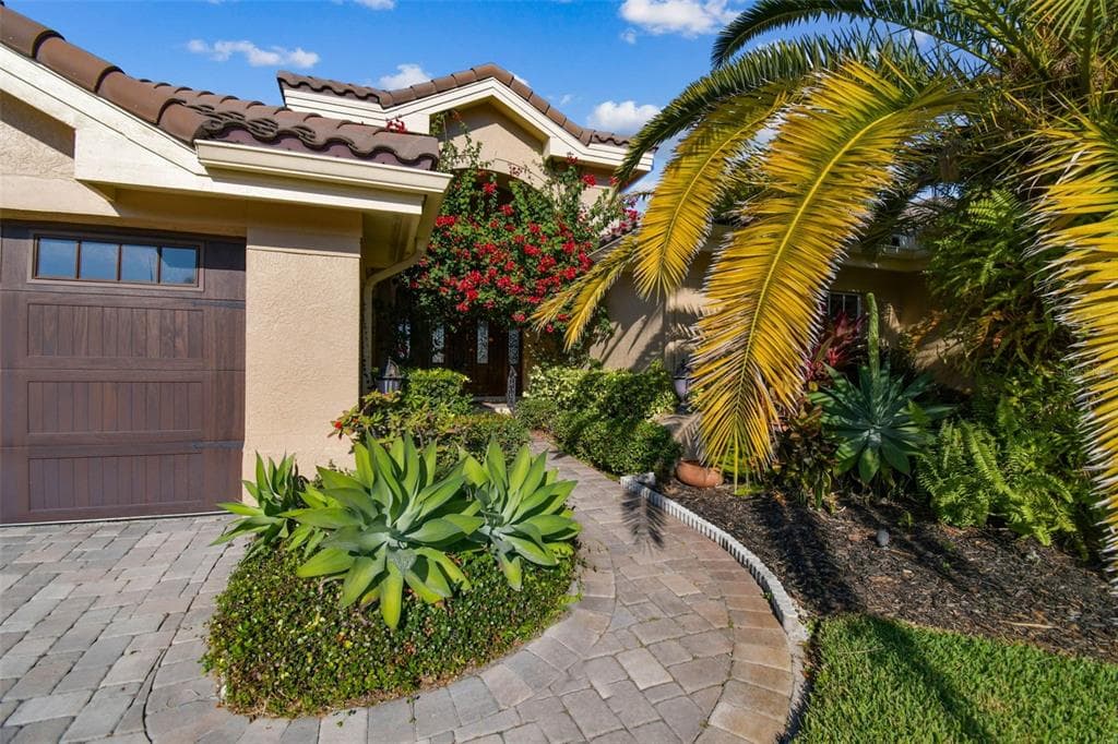 5220 E LONGBOAT BOULEVARD - Interior/Exterior Photo 5 - TAMPA, FL