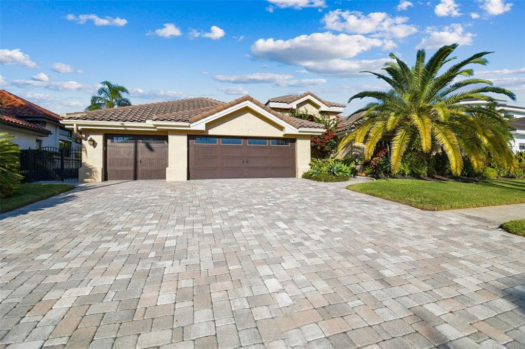 5220 E LONGBOAT BOULEVARD - Interior/Exterior Photo 4 - TAMPA, FL