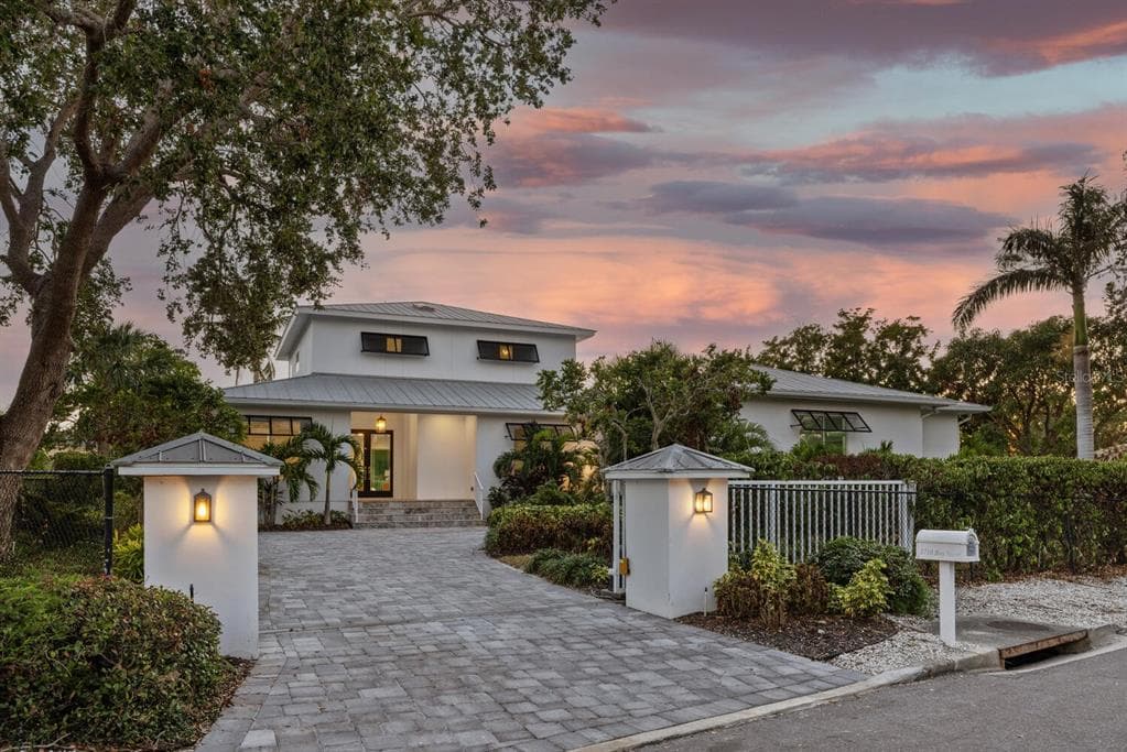 1718 BAY STREET - Interior/Exterior Photo 2 - SARASOTA, FL