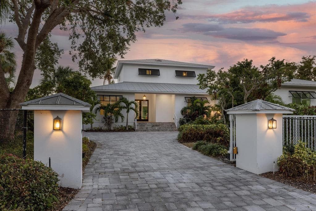 1718 BAY STREET - Interior/Exterior Photo 3 - SARASOTA, FL