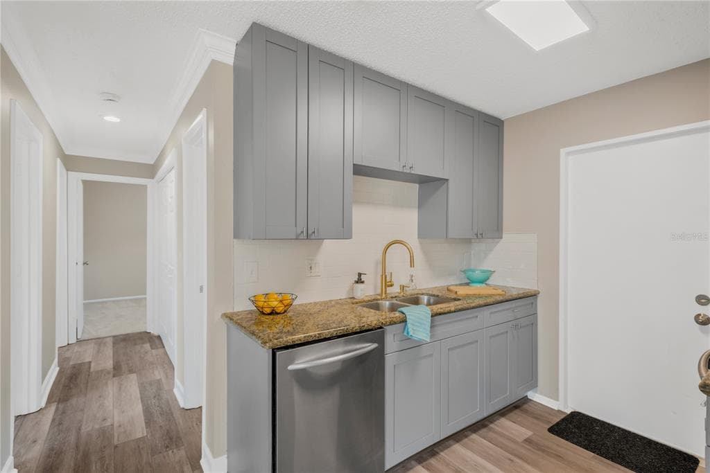 1721 W HUMPHREY STREET - Interior/Exterior Photo 4 - TAMPA, FL