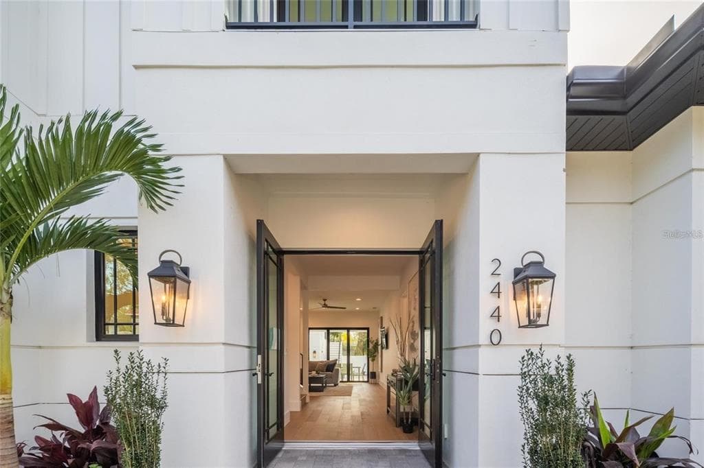 2440 FLOYD STREET - Interior/Exterior Photo 5 - SARASOTA, FL