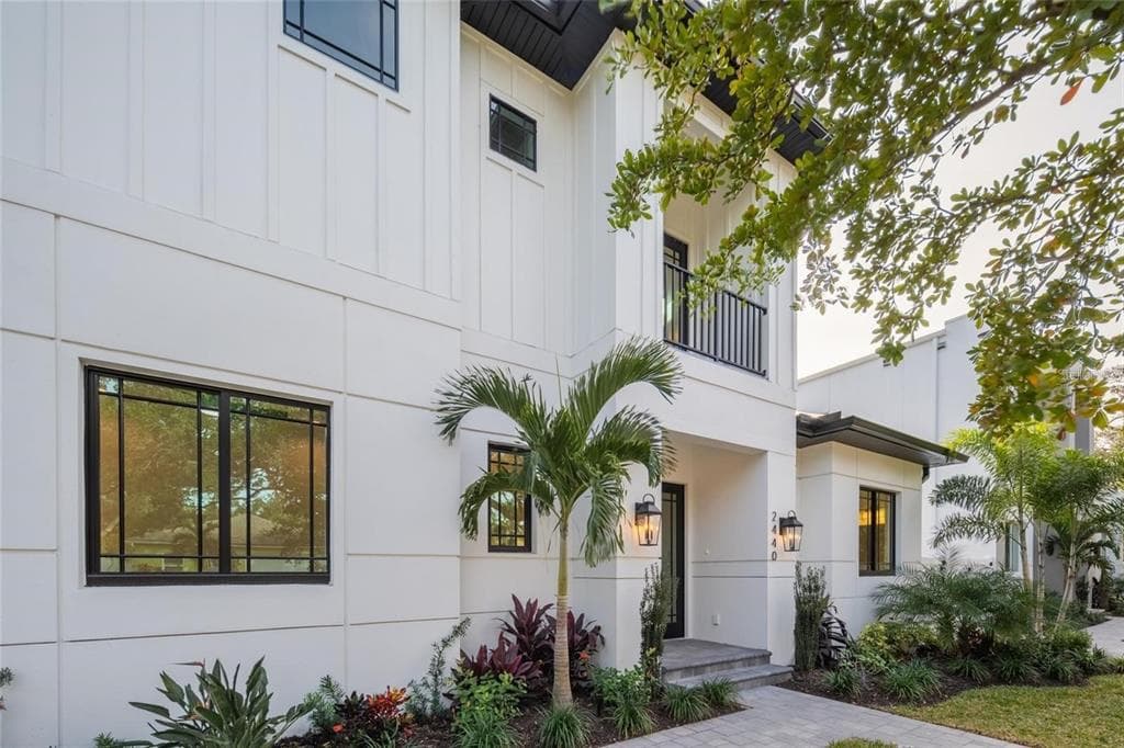 2440 FLOYD STREET - Interior/Exterior Photo 4 - SARASOTA, FL