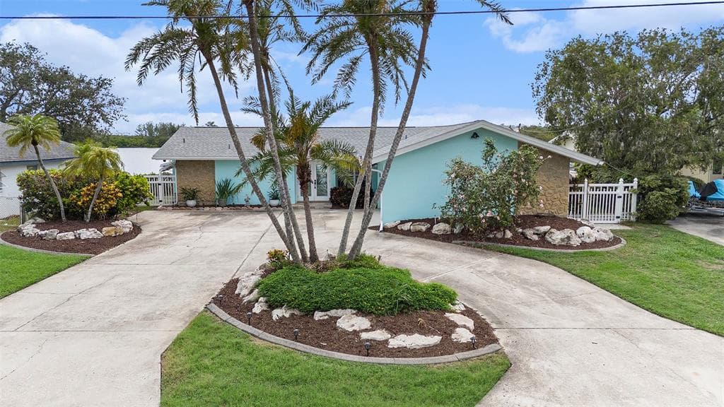 5694 OAKHURST DRIVE - Interior/Exterior Photo 3 - SEMINOLE, FL