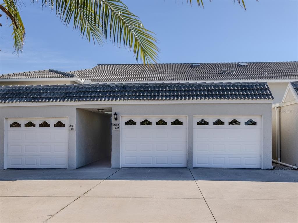 936 CAPRI ISLES BOULEVARD UNIT 102 - Interior/Exterior Photo 3 - VENICE, FL