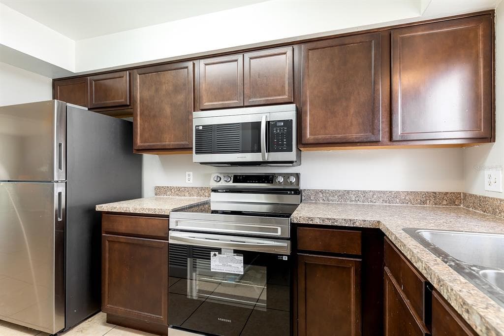 202 WATTS LANE - Interior/Exterior Photo 4 - KISSIMMEE, FL