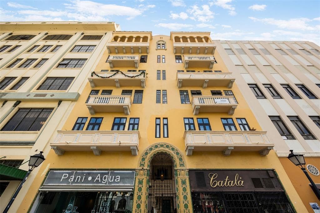 152 RAFAEL CORDERO UNIT PH-2