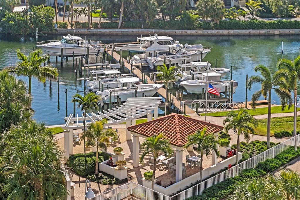 1325 SNELL ISLE BOULEVARD NE UNIT 811