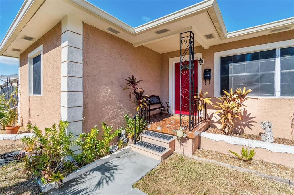 3125 31ST AVENUE N - Interior/Exterior Photo 4 - ST PETERSBURG, FL