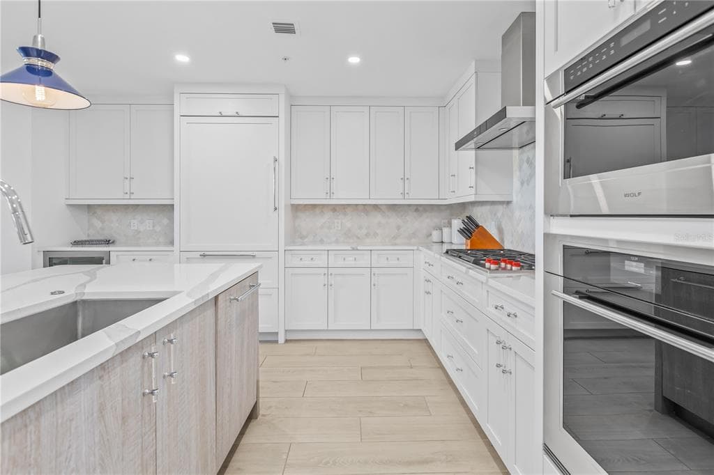 1035 SEASIDE DRIVE UNIT 404 - Interior/Exterior Photo 5 - SARASOTA, FL