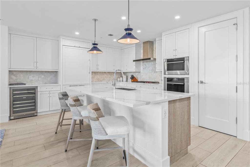 1035 SEASIDE DRIVE UNIT 404 - Interior/Exterior Photo 4 - SARASOTA, FL