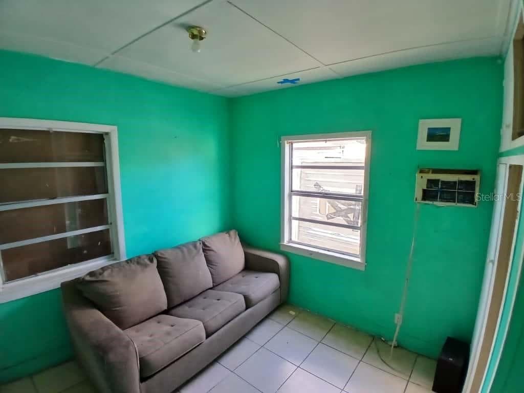 1705 W POWHATAN AVENUE - Interior/Exterior Photo 4 - TAMPA, FL