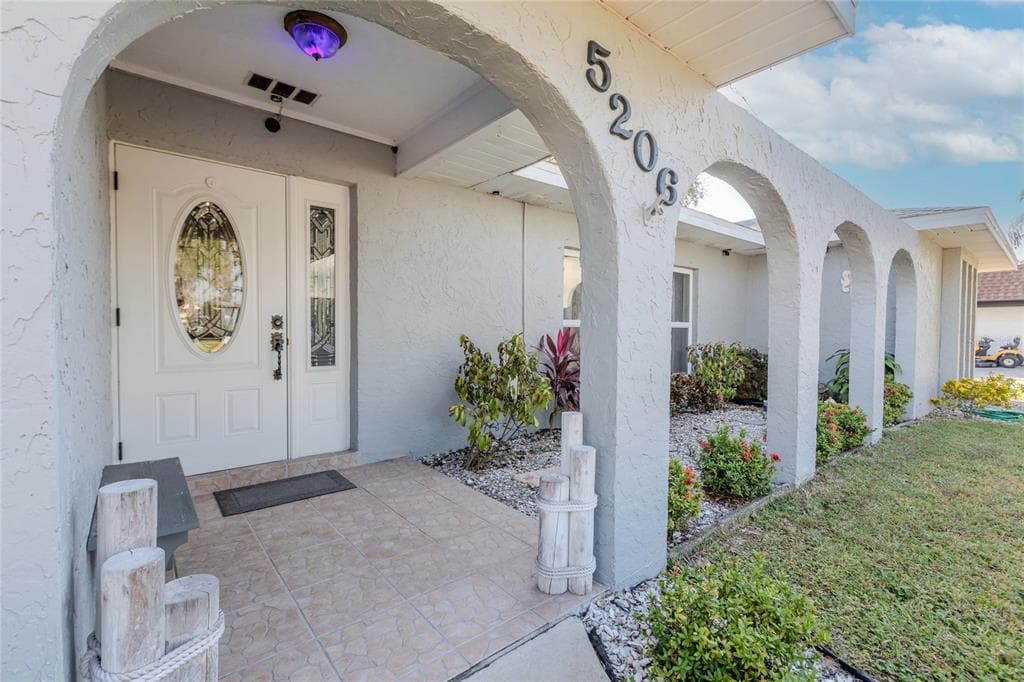 5206 18TH AVENUE E - Interior/Exterior Photo 4 - BRADENTON, FL