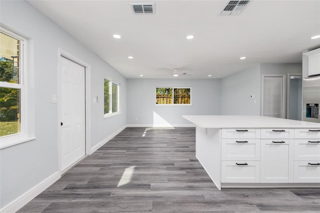 1709 W PERIO STREET - Interior/Exterior Photo 4 - TAMPA, FL