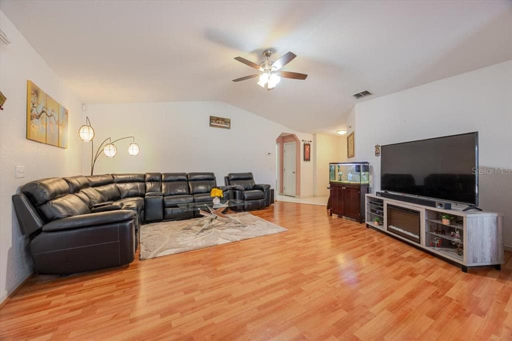 366 GLENRIDGE LOOP - Interior/Exterior Photo 4 - LAKELAND, FL