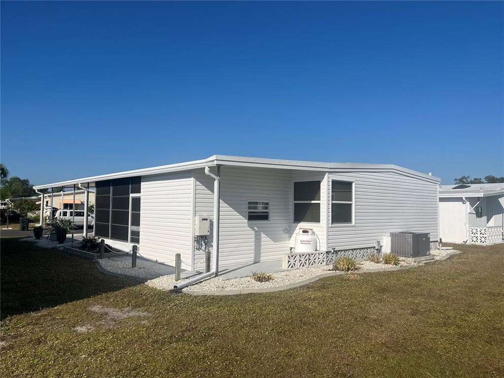 922 CORTINA BOULEVARD - Interior/Exterior Photo 4 - VENICE, FL