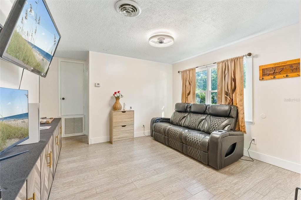 995 EMERALD DRIVE - Interior/Exterior Photo 5 - MOUNT DORA, FL