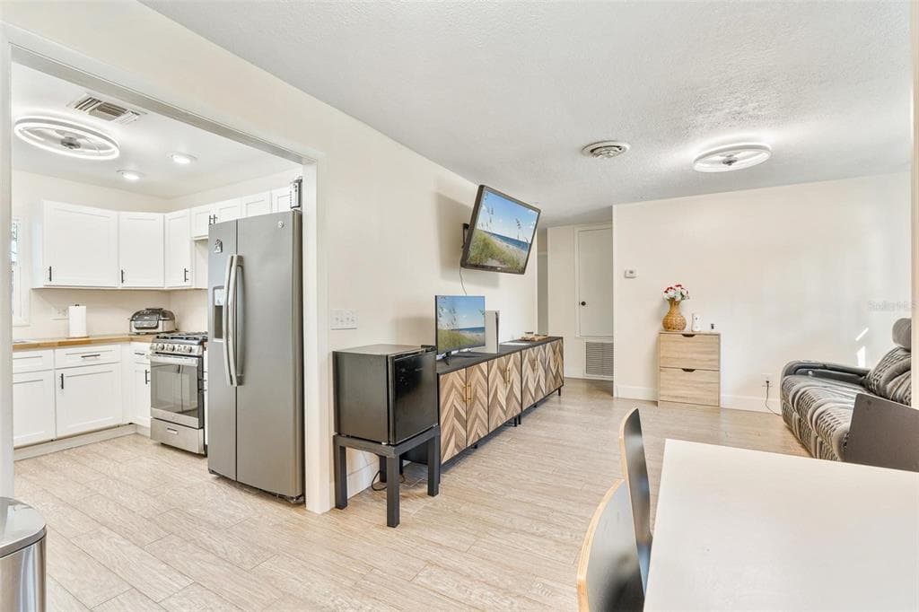 995 EMERALD DRIVE - Interior/Exterior Photo 4 - MOUNT DORA, FL