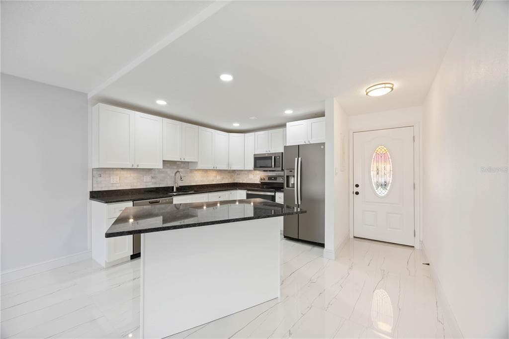 9608 VALENCIA COVE - Interior/Exterior Photo 4 - BRADENTON, FL